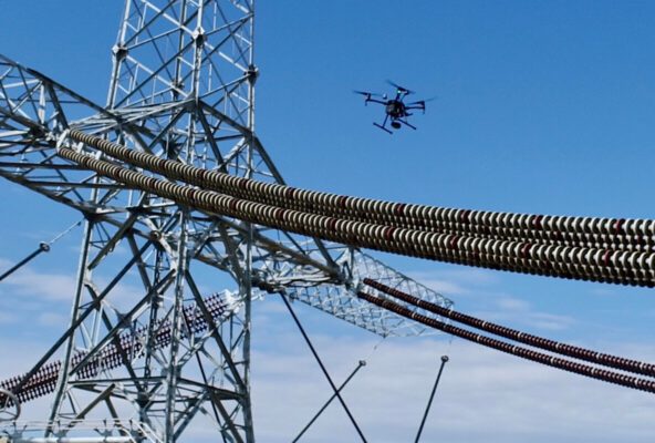 sử dụng flycam để kiểm tra hệ thống lưới điện
