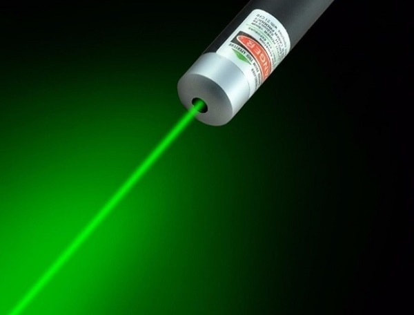 han che nhin vao tia laser cua may lau - Máy laser xoay và 1 số câu hỏi trong quá trình sử dụng