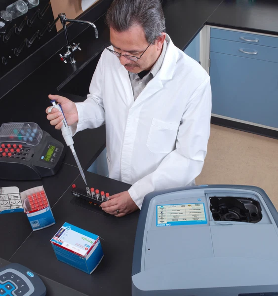 máy quang phổ được sử dụng trong phòng thí nghiệm