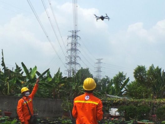 ứng dụng flycam để kiểm tra lưới điện