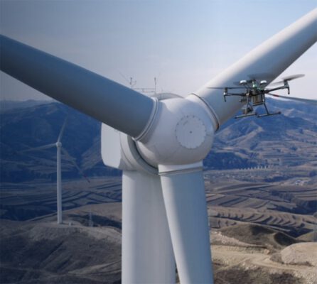 dùng drone để bảo dưỡng hệ thống điện gió