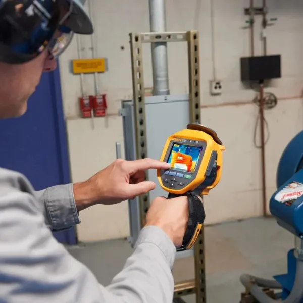 Camera nhiệt Fluke Ti401 PRO (4) Camera nhiệt Fluke Ti401 PRO – Lấy nét Laser, ảnh 640x480