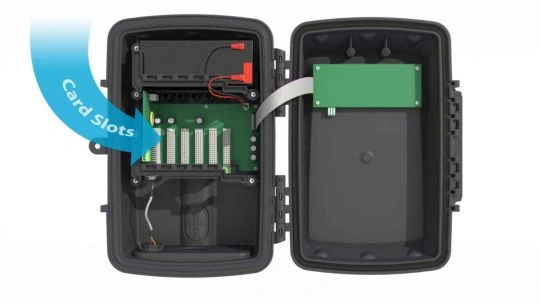 Năm khe card mở rộng bên trong FloPro XCi