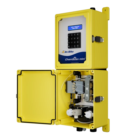 ChemScan mini Analyzer nhìn nghiêng khi mở tủ